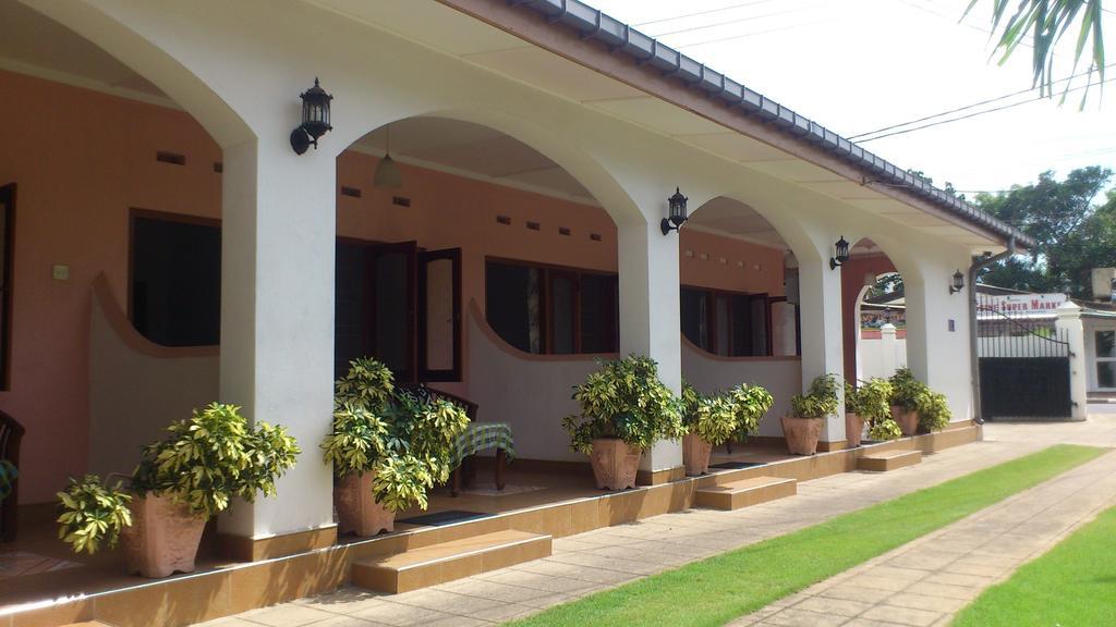 Ocean View Tourist Guest House At Negombo Beach Exterior foto