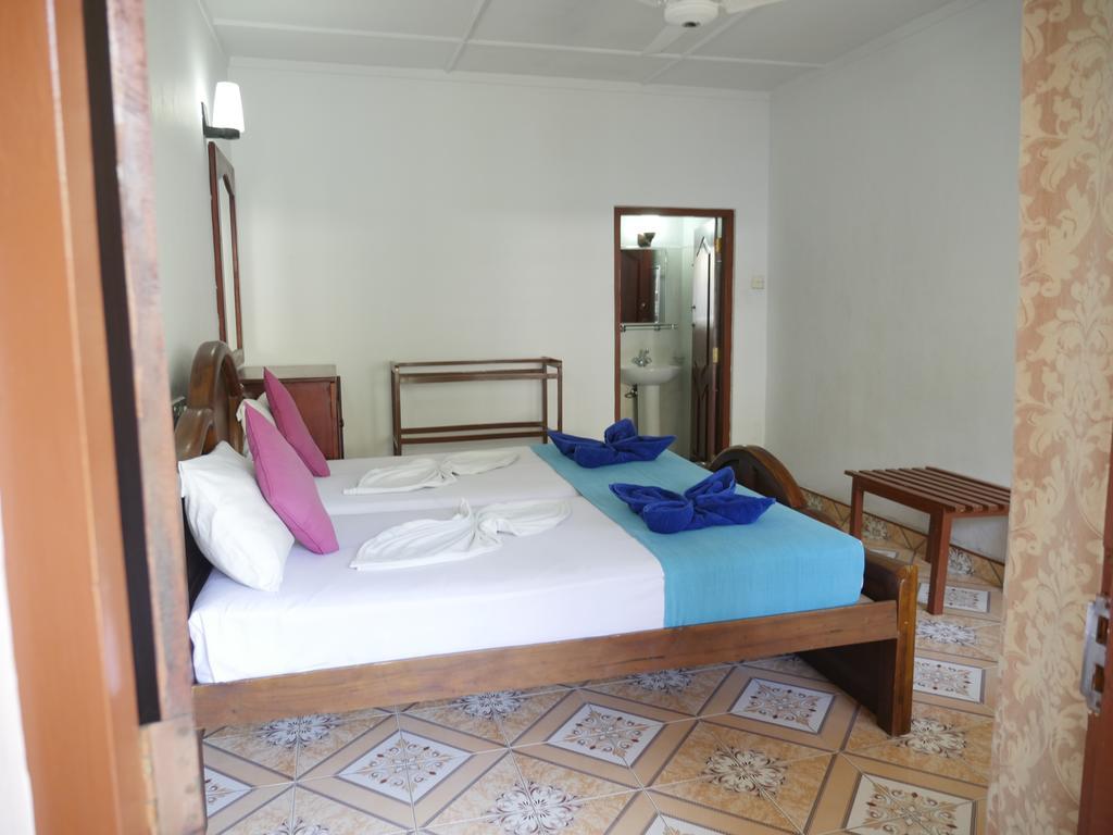 Ocean View Tourist Guest House At Negombo Beach Exterior foto