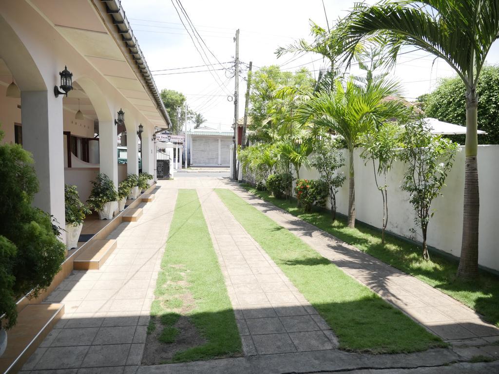 Ocean View Tourist Guest House At Negombo Beach Exterior foto