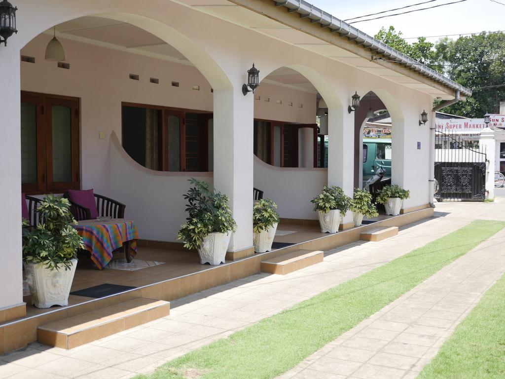 Ocean View Tourist Guest House At Negombo Beach Exterior foto